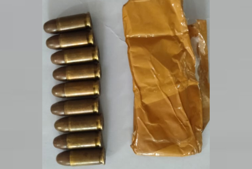 বেনাপোল সীমান্তে ৯ রাউন্ড গুলিসহ যুবক আটক