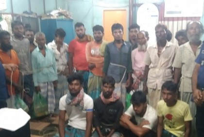 চাঁদপুরে ইলিশ ধরার অপরাধে ৪১ জেলে আটক