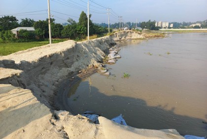 যমুনার ভাঙনে দিশেহারা হাজারো মানুষ