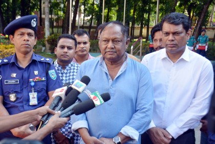 নিত্যপ্রয়োজনীয় পণ্যের দাম খুব বেশি বাড়েনি :  বাণিজ্যমন্ত্রী

