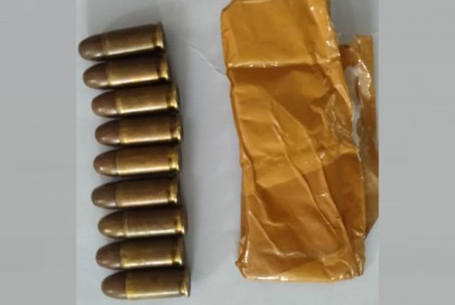 বেনাপোল সীমান্তে ৯ রাউন্ড গুলিসহ যুবক আটক