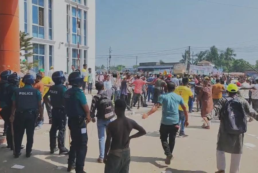খুলনায় বিএনপির সমাবেশ ঘিরে ধাওয়া-পাল্টা ধাওয়া, ভাঙচুর