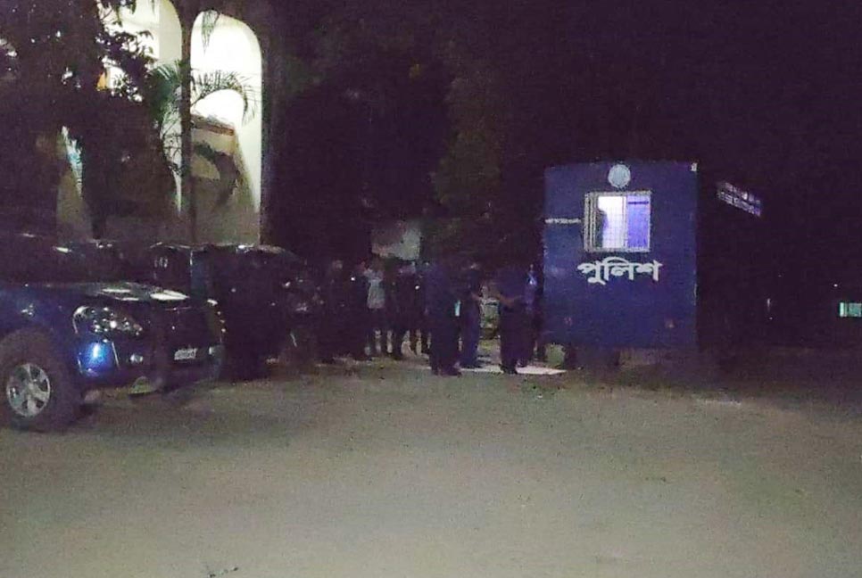 কক্সবাজারে পুলিশের ভ্যান থেকে পালিয়েছে রোহিঙ্গা আসামি