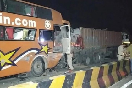 ভারতে বাস দুর্ঘটনায় নিহত ১৫, আহত ৪০