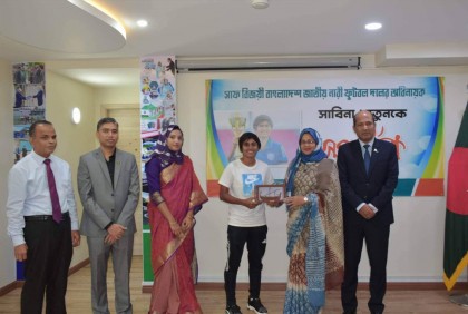 মালদ্বীপে সাফজয়ী সাবিনাকে সংবর্ধনা