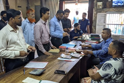 দাম বেশি রাখায় লক্ষ্মীপুরে তিন ব্যবসায়ীকে জরিমানা