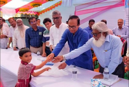 কুষ্টিয়ায় শিক্ষার্থীদের মাঝে বৃত্তি প্রদান