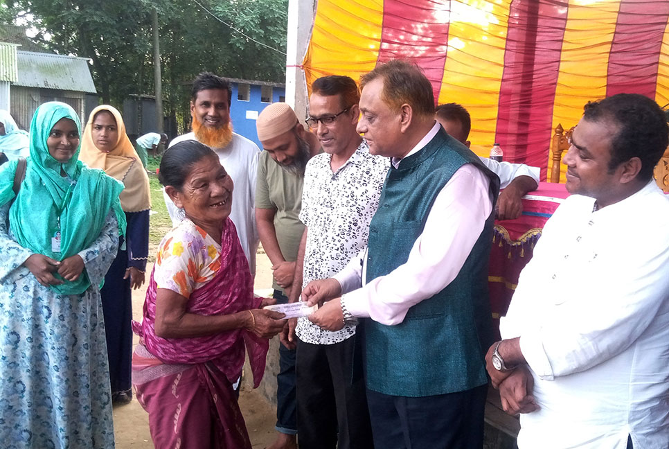 নালিতাবাড়ীতে সহায় সম্বলহীনদের মাঝে অনুদান বিতরণ