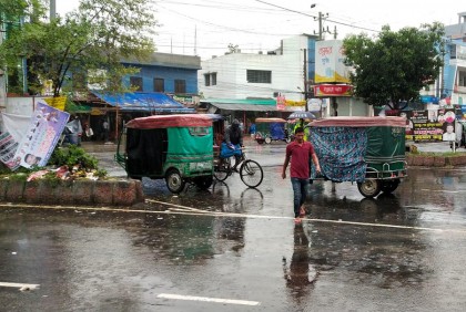 সিত্রাংয়ের প্রভাবে স্থবির খুলনার জনজীবন (ভিডিও)