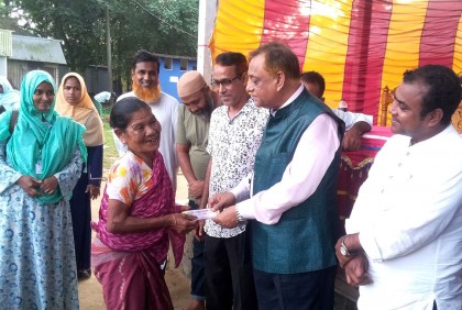 নালিতাবাড়ীতে সহায় সম্বলহীনদের মাঝে অনুদান বিতরণ