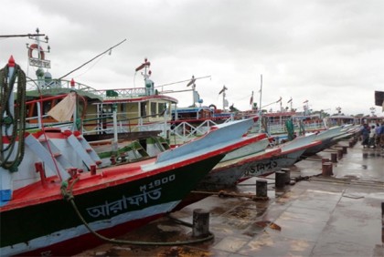 দৌলতদিয়া-পাটুরিয়া নৌরুটে লঞ্চ চলাচল বন্ধ