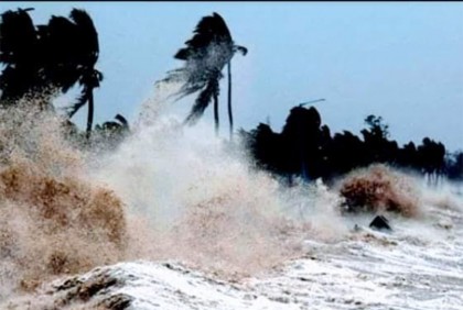 ভোলা উপকূলের নিম্নাঞ্চল প্লাবিত, পানিবন্দি মানুষ