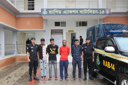 অটোরিকশা ছিনতাই করতে চালককে খুন, গ্রেফতার ৫

