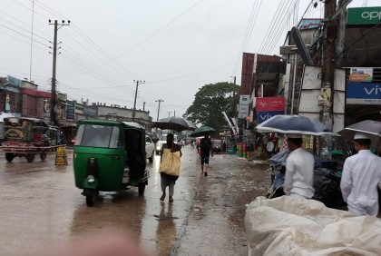 ঘূর্ণিঝড় সিত্রাংয়ের প্রভাবে ফুলপুরে গুঁড়ি গুঁড়ি বৃষ্টি