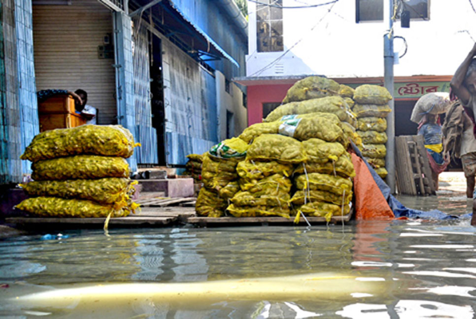সিত্রাংয়ের জোয়ারে ডুবল খাতুনগঞ্জ-চাক্তাই, কয়েকশ কোটি টাকা ক্ষতি