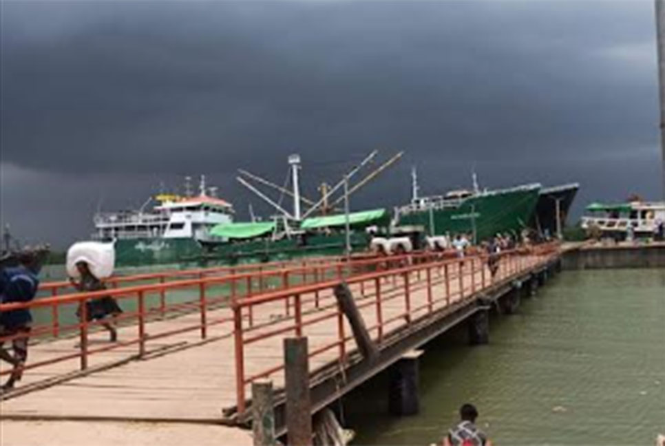 টেকনাফে ঘূর্ণিঝড়ের কবলে পড়ে মিয়ানমারের নাগরিকের মৃত্যু