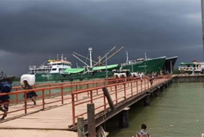 টেকনাফে ঘূর্ণিঝড়ের কবলে পড়ে মিয়ানমারের নাগরিকের মৃত্যু