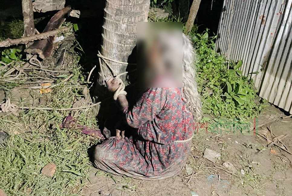 আপত্তিকর অবস্থায় আটকের অভিযোগে বৃদ্ধাকে গাছে বেঁধে নির্যাতন