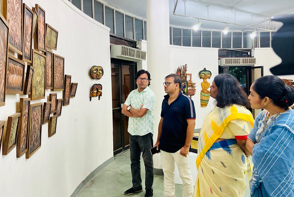 ঢাবিতে শিল্পী নামিরাহ ফারজানার একক শিল্পকর্ম