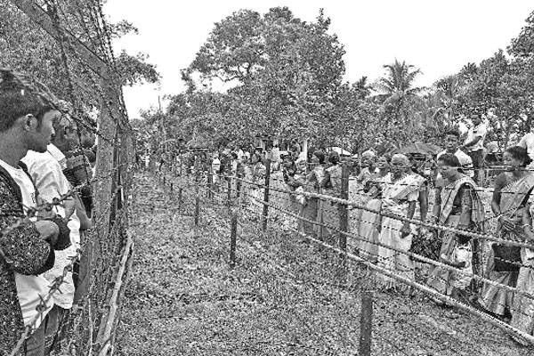 সীমান্তে দুই বাংলার মিলনমেলা