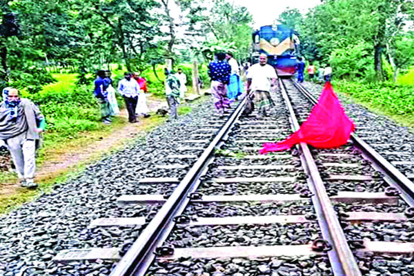 লাল কাপড় টাঙিয়ে রক্ষা