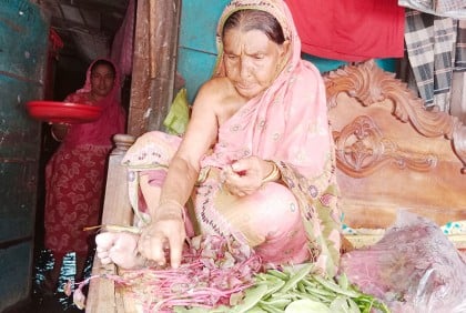 ঘরে উঠেছে পানি, শুকনো খাবার খেয়ে তিনদিন পার আম্বিয়ার