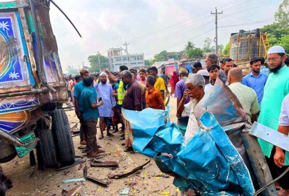 বগুড়ায় নিয়ন্ত্রণ হারিয়ে ট্রাকে ধাক্কা, বাসের দুই যাত্রী নিহত