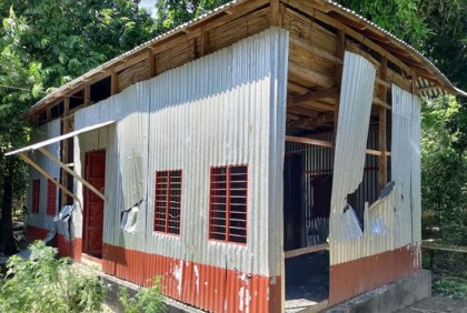বসতবাড়িতে হামলা-ভাঙচুরের পর এবার প্রাণনাশের হুমকি