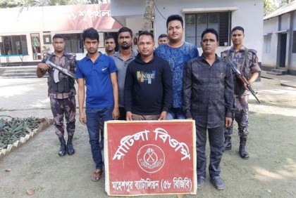 মহেশপুর সীমান্ত দিয়ে অবৈধভাবে পারাপারকালে আটক ৬