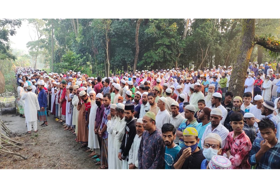মিরসরাইয়ে ড্রেজার ডুবি : উদ্ধার চারজনের দাফন সম্পন্ন