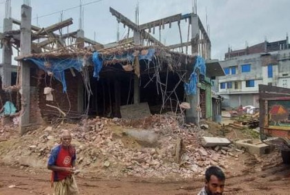 চাঁদা না পেয়ে ভবন ভাঙচুর, আওয়ামী লীগ নেতাসহ ৫ জন কারাগারে