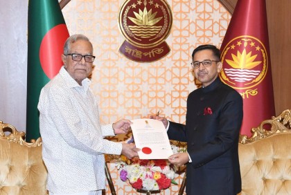 রাষ্ট্রপতির কাছে ভারতের নবনিযুক্ত হাইকমিশনারের পরিচয়পত্র পেশ

