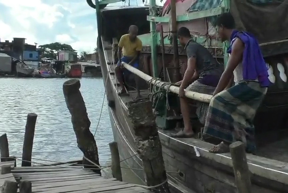 স্বপ্ন নিয়ে সমুদ্রে নামবে উপকূলের জেলেরা