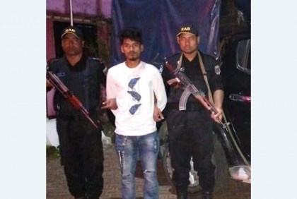 টেকনাফে মাদক কারবারি আটক 