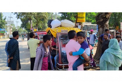 
কুড়িগ্রামেও গণপরিবহন বন্ধ, যাত্রীদের ভোগান্তি