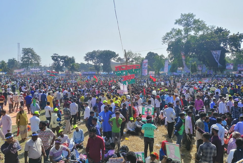 বিএনপির রংপুর বিভাগীয় সমাবেশস্থলে মানুষের ঢল