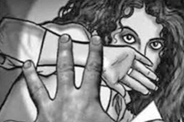 প্রাইভেট পড়াতে ডেকে নিয়ে ছাত্রীকে ধর্ষণ