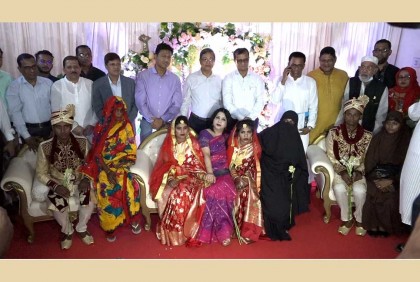 বরিশালে দুই ভবঘুরে তরুণীর ব্যতিক্রমী বিয়ে অনুষ্ঠান


