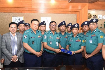 ডিএমপি কমিশনার হিসেবে দায়িত্ব নিলেন খন্দকার গোলাম ফারুক

