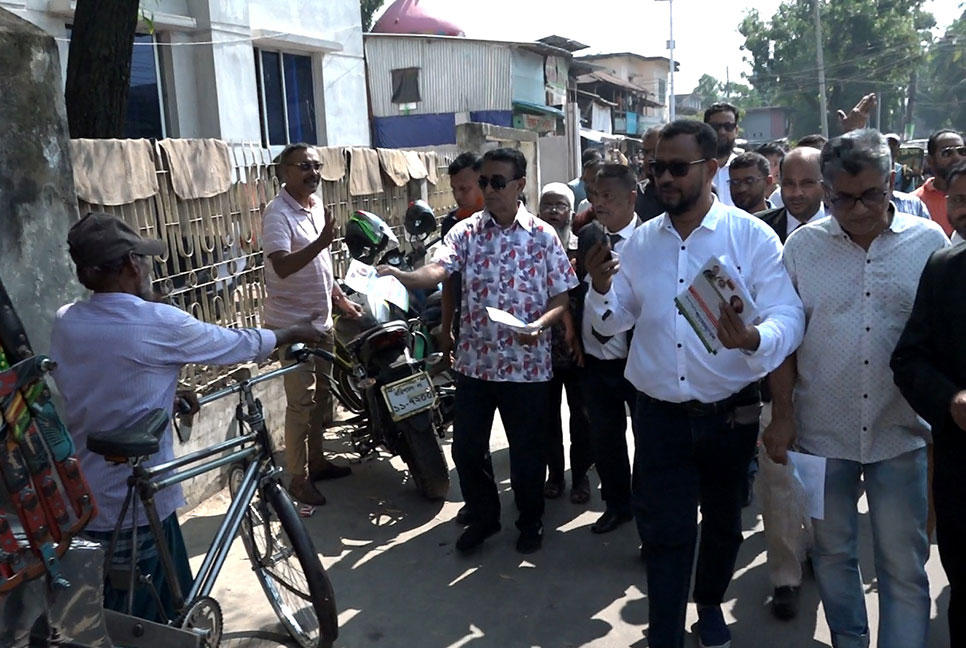 ‘ঢাকার মেয়র হুঁশিয়ারি দিয়ে বরিশালে কিছু করতে পারবে না’