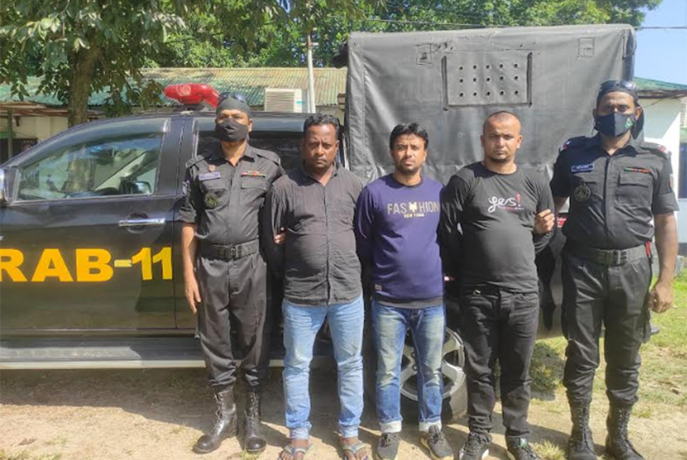রায়পুরায় ৩ সন্ত্রাসী গ্রেফতার