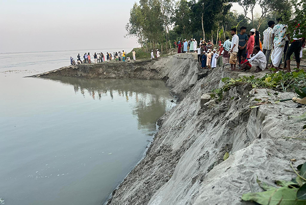 যমুনার ভাঙনে বিলীন ৩ শতাধিক মিটার
