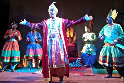 দিনাজপুরে নাট্যোৎসবে ‘রাজা অনুস্বারের পালা’