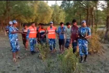 হাতিয়ায় হরিণ শিকারী চক্রের ৬ সদস্য আটক