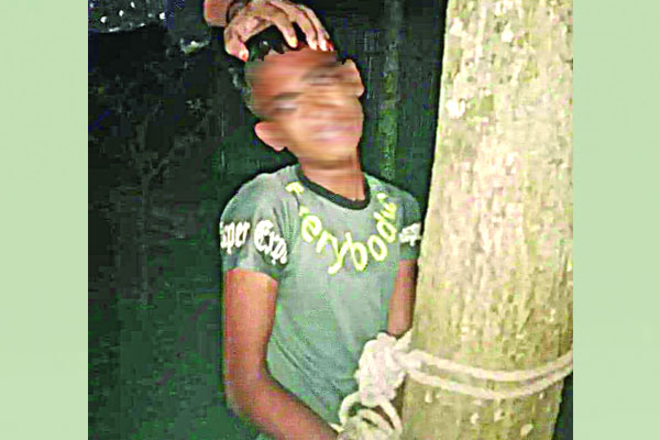 শিশুকে গাছে বেঁধে নির্যাতন
