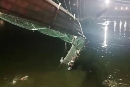 গুজরাটে ঝুলন্ত সেতু ধসে নিহতের সংখ্যা বেড়ে ৯১