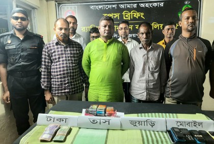 জয়পুরহাটে জুয়া খেলার সময় চিনিকল শ্রমিক নেতাসহ আটক ২০