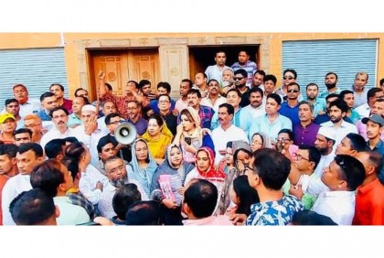 
ফরিদপুরে বিএনপির বিভাগীয় সমাবেশ উপলক্ষে লিফলেট বিতরণ