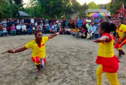 গ্রাম বাংলার ঐতিহ্যবাহী লাঠি খেলা 