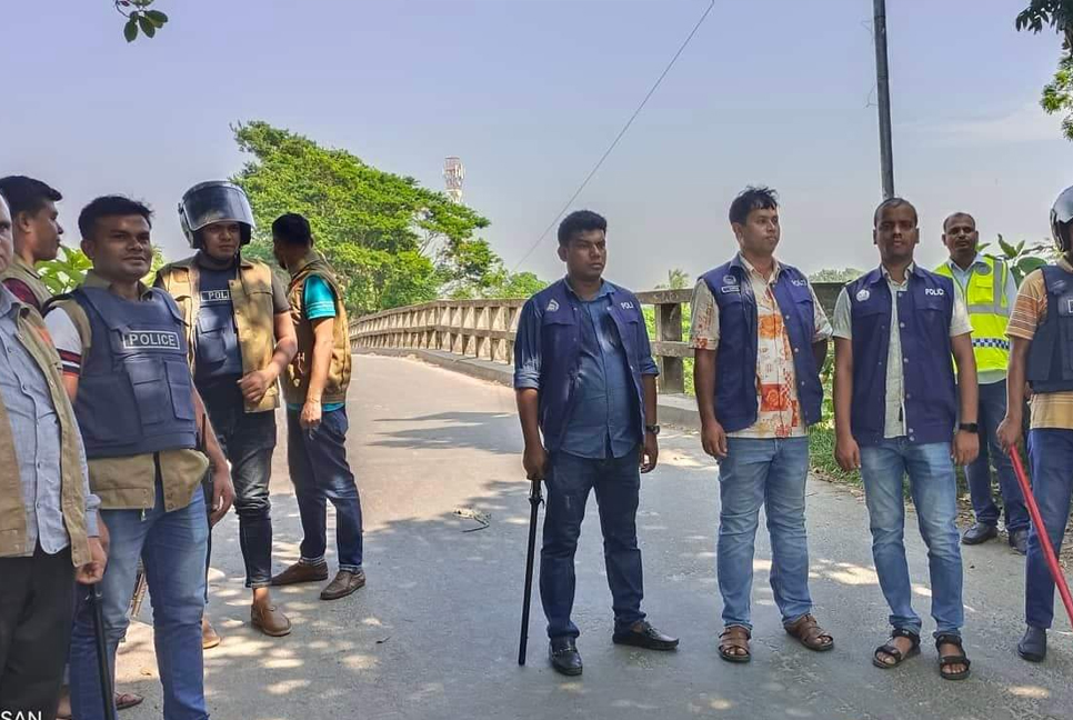 কালকিনিতে সাবেক ও বর্তমান চেয়ারম্যান সমর্থকদের সংঘর্ষ 